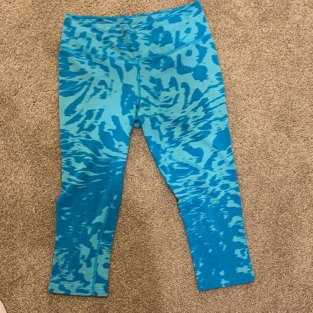 Nike cropped workout leggings